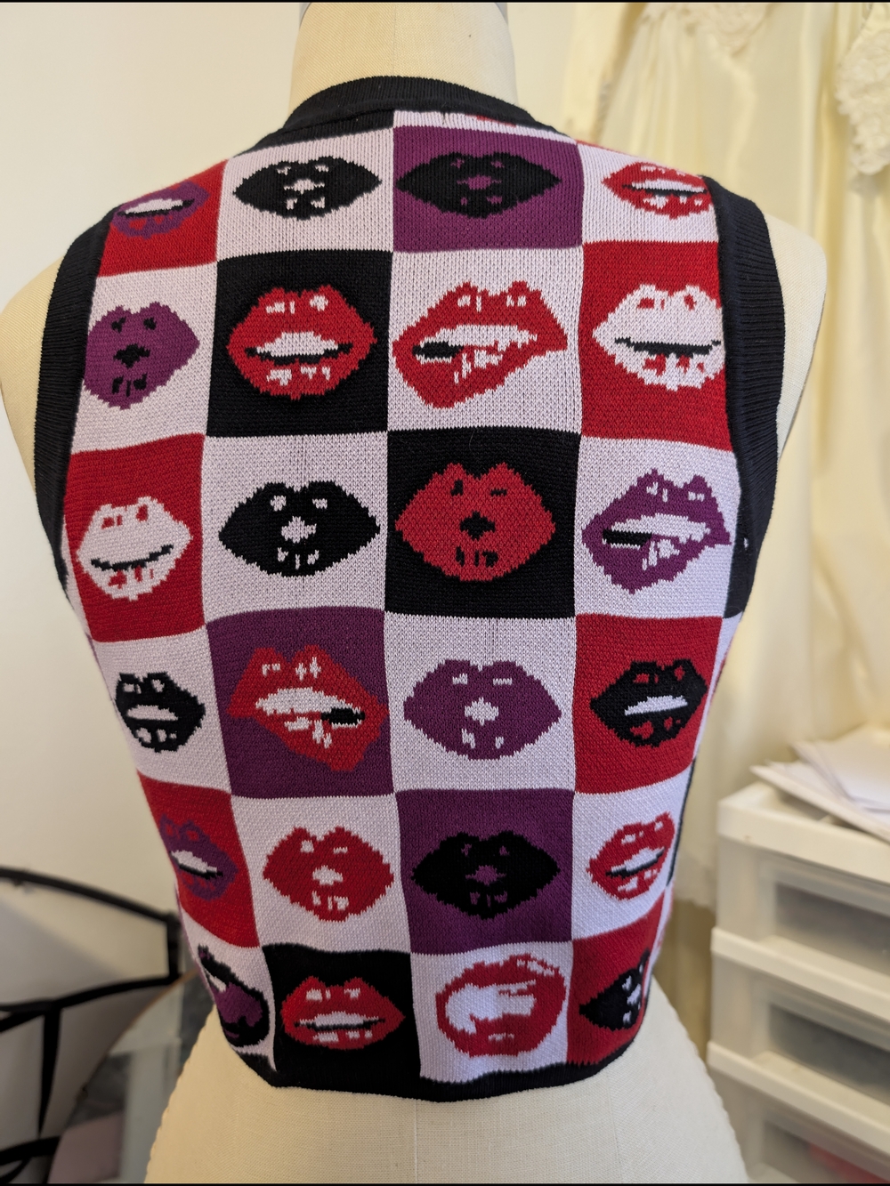 Garage Knit Sleeveless Lip-Print Crop Top - Red, Purple & Black - Picture 3 of 6